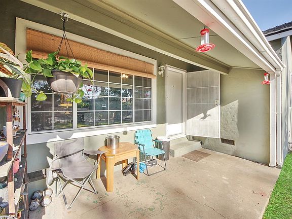3rd image of 1105 Congress Ave