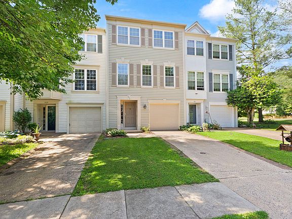 2nd image of 303 Barnfield Sq NE