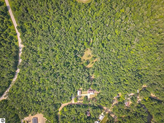 3rd image of 251 Northwood Dr