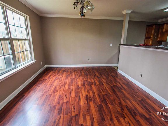 3rd image of 623 Heath Pl