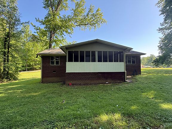 3rd image of 1705 Sharon Ln