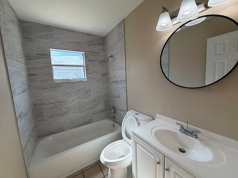 2 bed, 1.0 bath, $1,490 — Photo 3