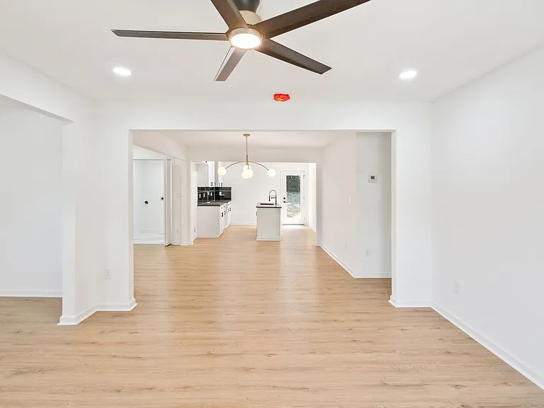 149 Edwards St NW — Photo 5