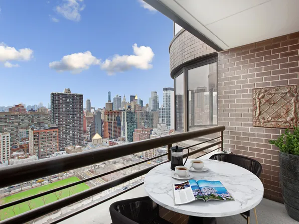 330 East 38th Street image 5 of 14