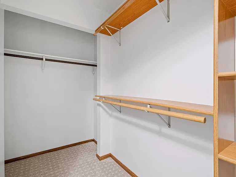 Oakwood Court Apartments — Photo 14