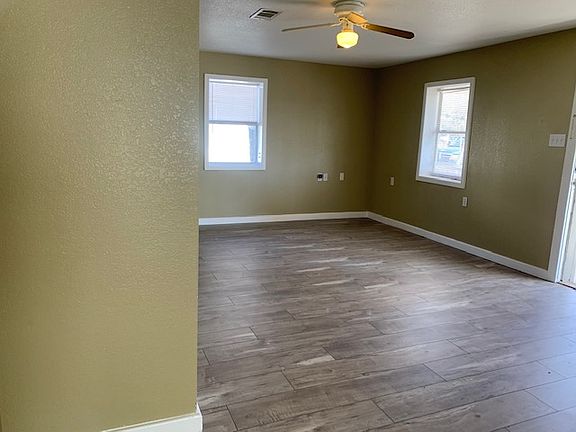 5th image of 628 Magnolia Ln