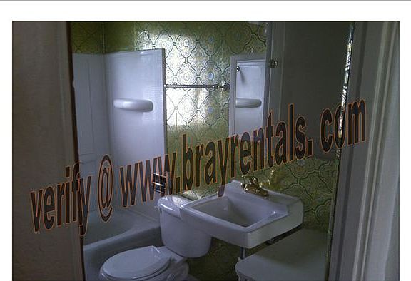 923 N 12th #16 bathroom watermarked