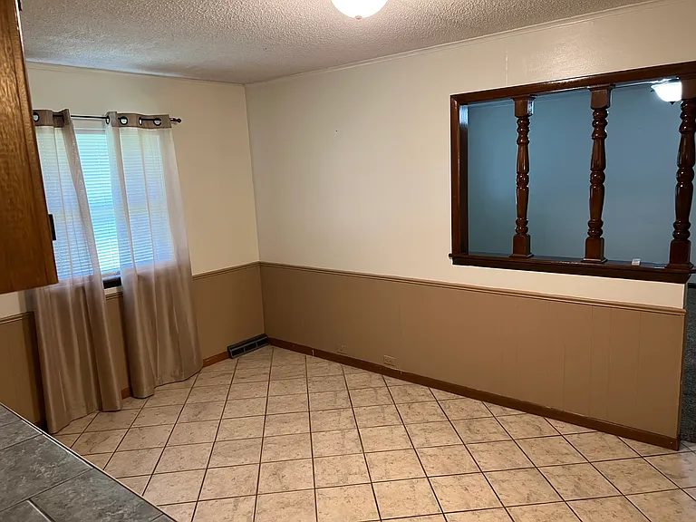 330 E Breckenridge Rd — Photo 16