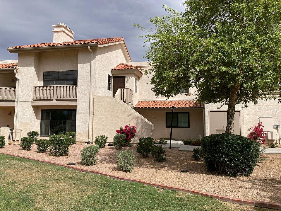 Condo is located on the second story with private staircase and two separate decks. Vaulted ceilings and windows on three sides. Views of Camelback and Arizona Canal from living room and both bedrooms.