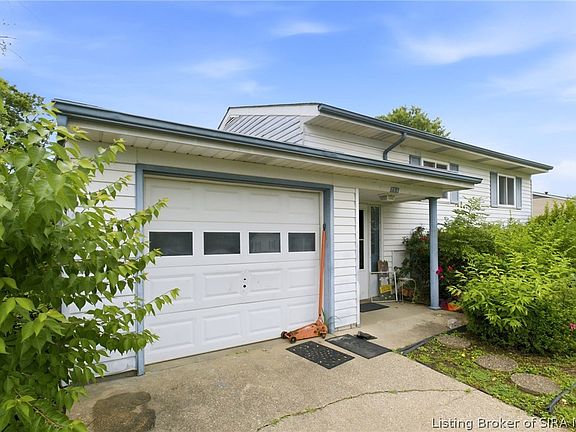 4th image of 702 Cherokee Drive