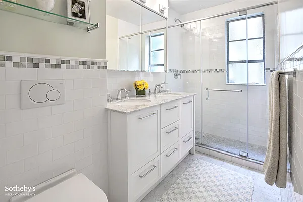 Sold by Sotheby's International Realty | media 18