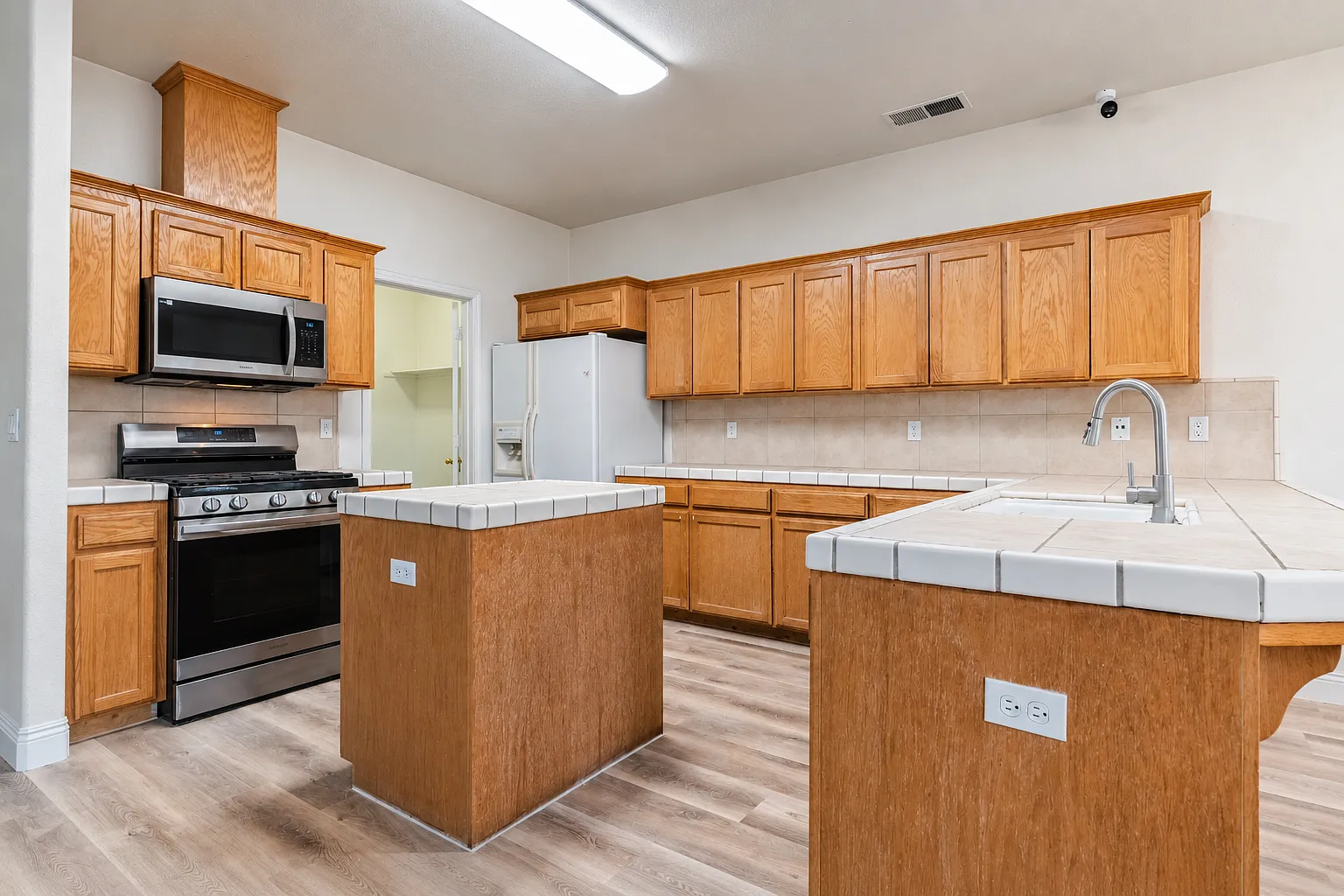 3 bed, 1565 sqft, $2,400 — Photo 4