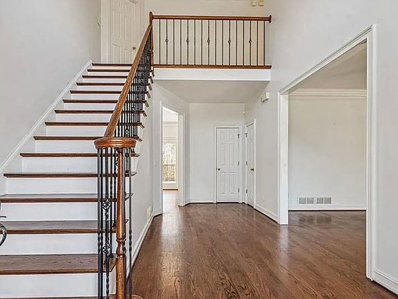 5th image of 4645 Hamptons Dr
