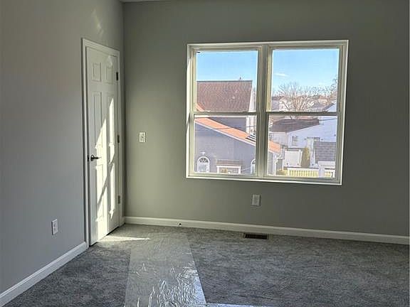 4th image of 184 Avenue C #E5