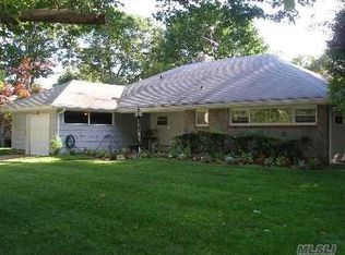 11 Virginia Ave, Freeport, NY 11520