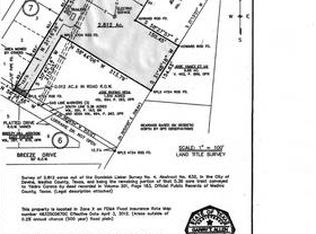 601 Corley Dr, Devine, TX 78016
