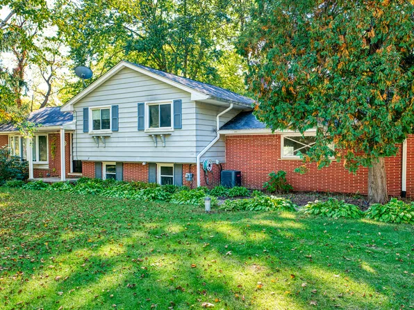 8330 Hamburg Rd, Brighton, MI 48116