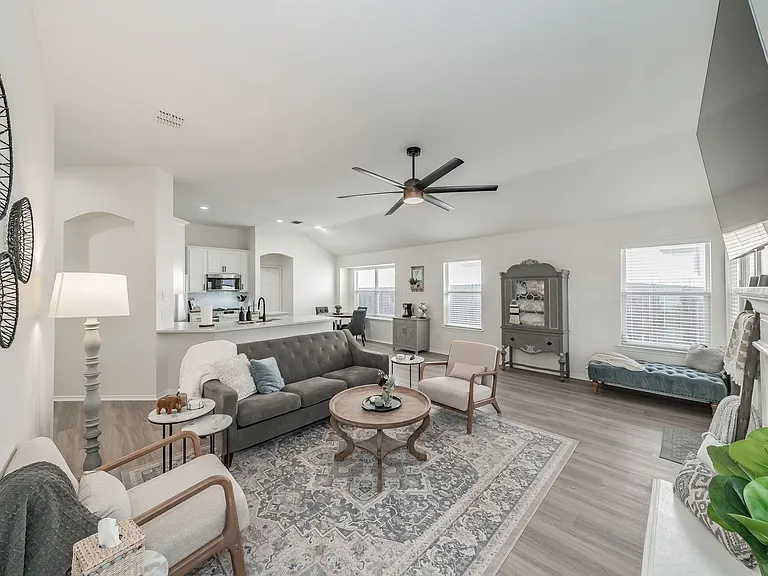 9040 Weller Ln — Photo 2