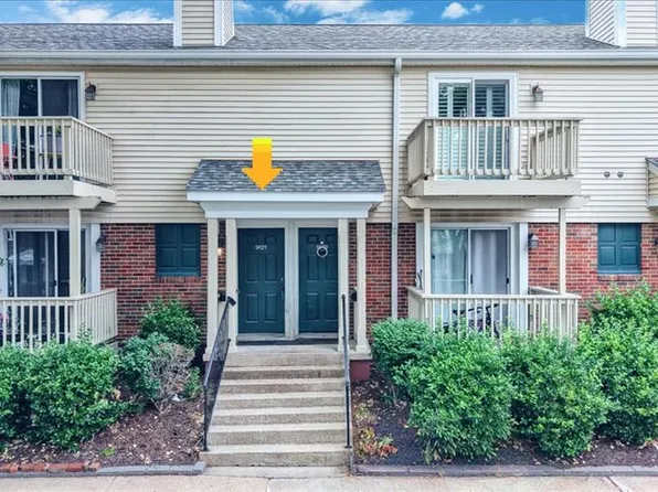 9121 N Swan Cir, Saint Louis, MO 63144