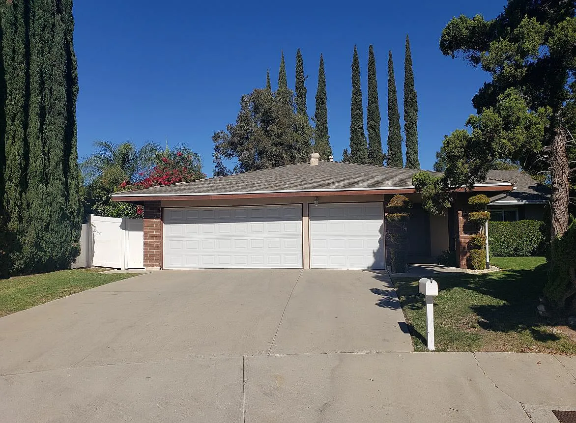4 bed, 2.5 bath, 2000 sqft, $4,650 — Photo 1