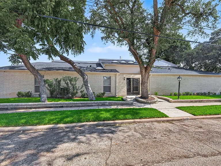 5218 Palmetto St — Photo 1
