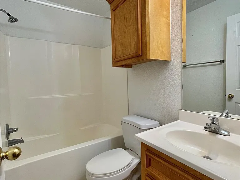 704 Manor Dr — Photo 18