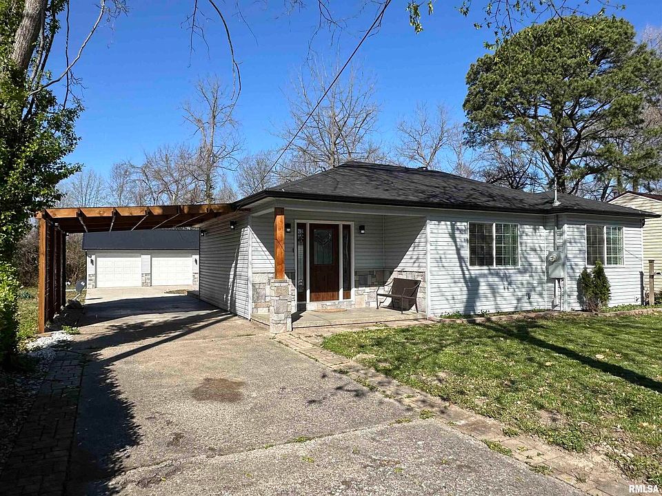 1st image of 202 S Dixon Ave