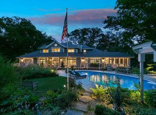 1005 Old Long Lake Rd, Wayzata, MN 55391