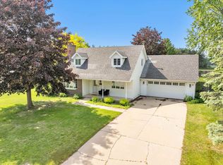 152 W Highland Dr, Oconto Falls, WI 54154