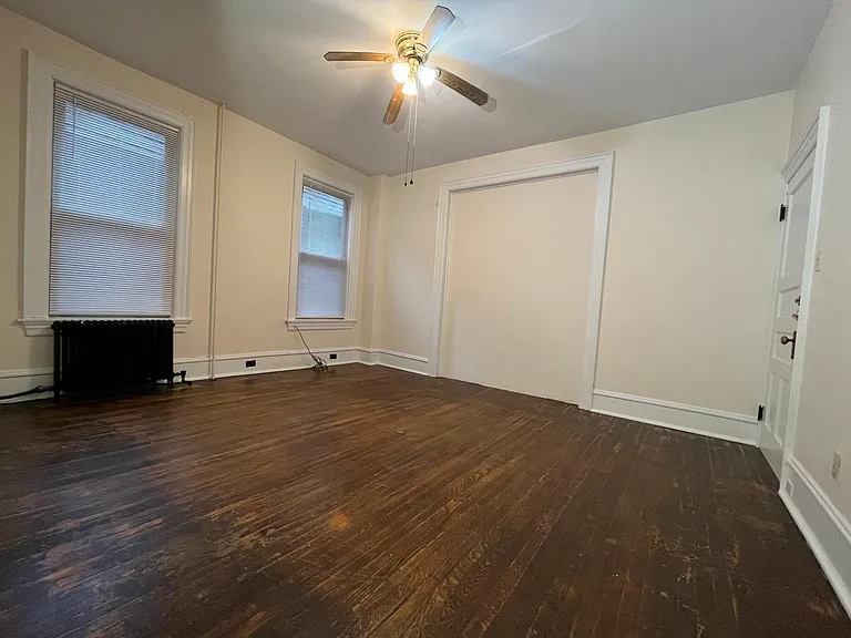 637 W 4th St #2 — Photo 2