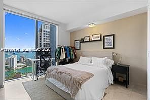 4th image of 68 SE 6th St APT 3209