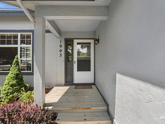 4th image of 1003 Cypress Way