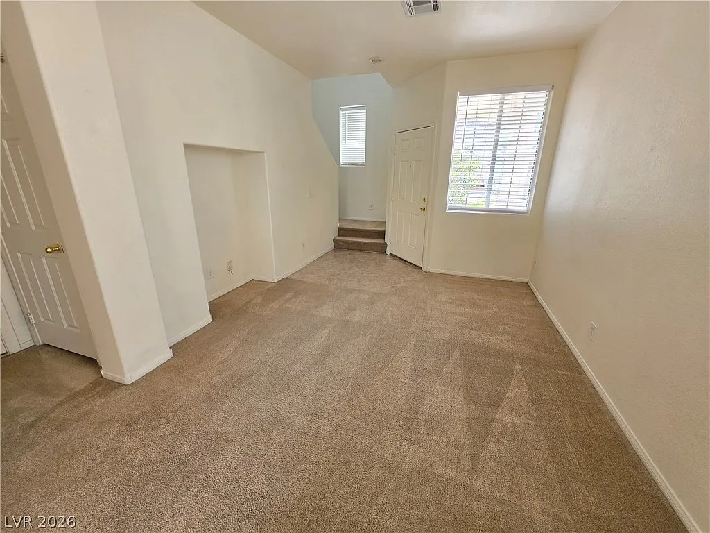 3 bed, 2.5 bath, 1304 sqft, $1,795 — Photo 3