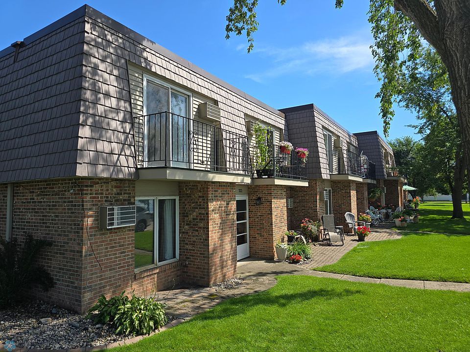 1st image of 324 W Lake Dr