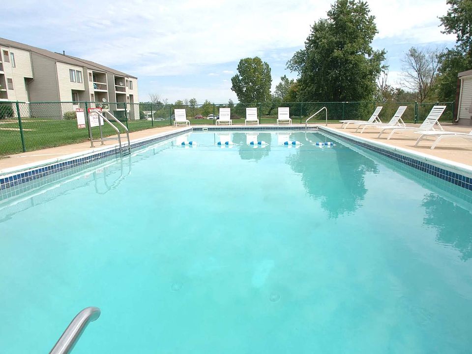 Swimming Pool and Sun Deck