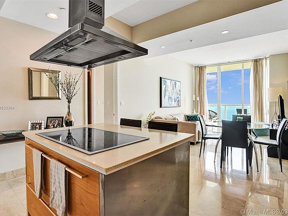 3rd image of 218 SE 14th St APT Ts303