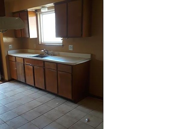3rd image of 6212 Grandville Ave