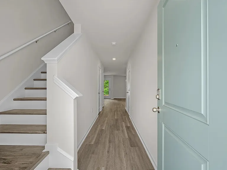 547 Gemstone Blvd — Photo 2