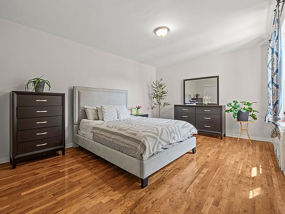 3rd image of 282 E 35th St APT 7E