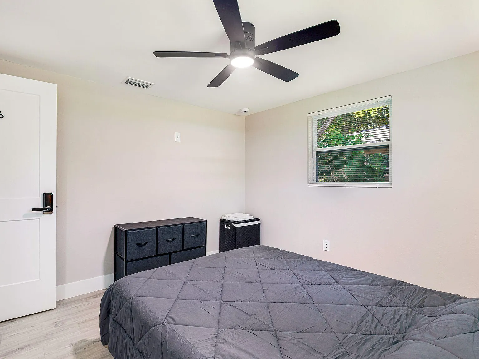 4 bed, 4.0 bath, 2458 sqft, $1,226 — Photo 2
