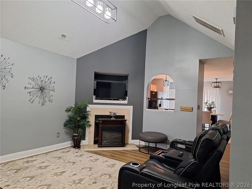 5 bed, 3.0 bath, 1950 sqft, $4,200 — Photo 3