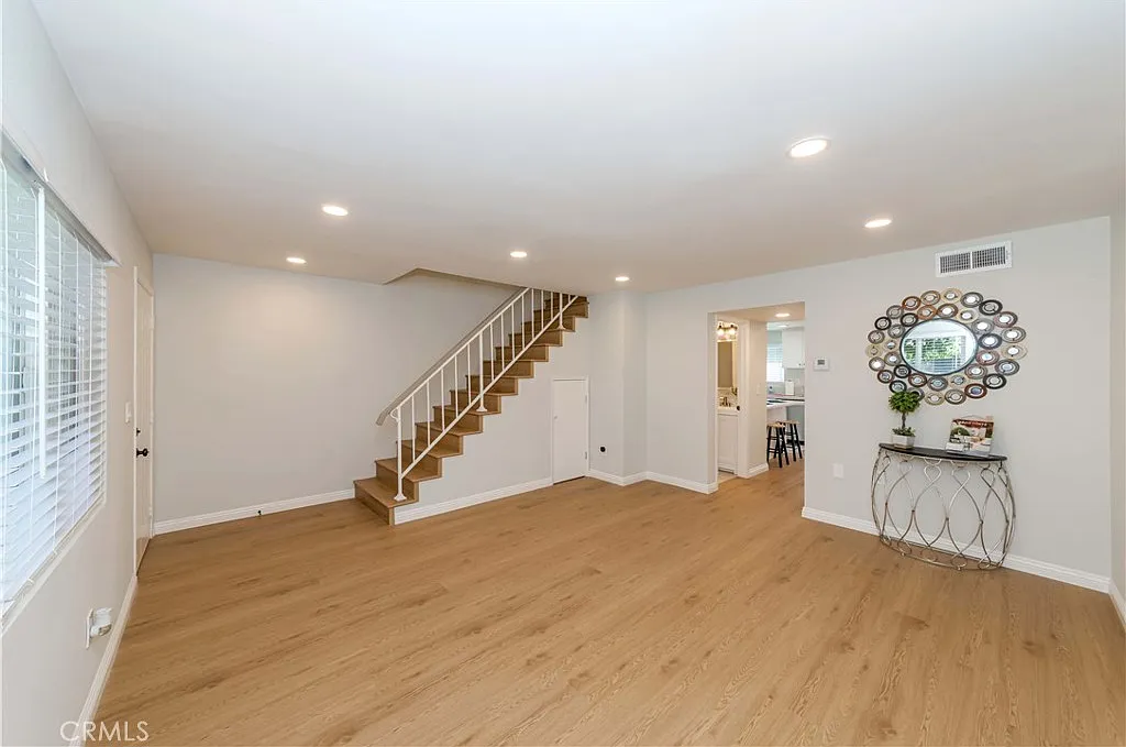 2 bed, 2.0 bath, 1073 sqft, $3,100 — Photo 4