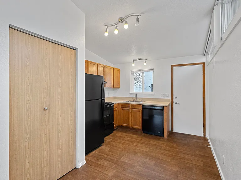 Manhattan Apartments - Normandy Park — Photo 19