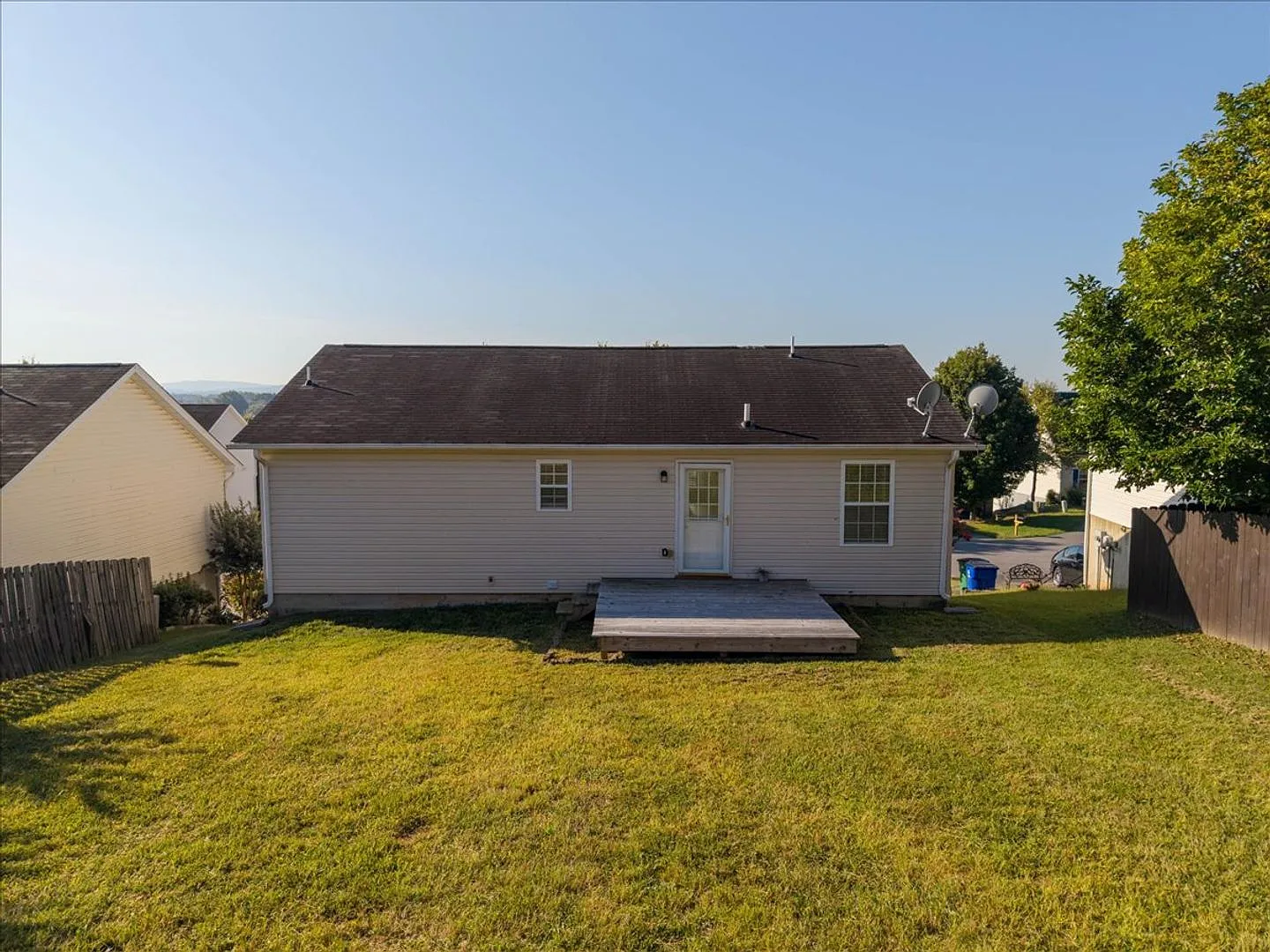 Beautiful Home in Sought-After New River Village - Christiansburg — Photo 3