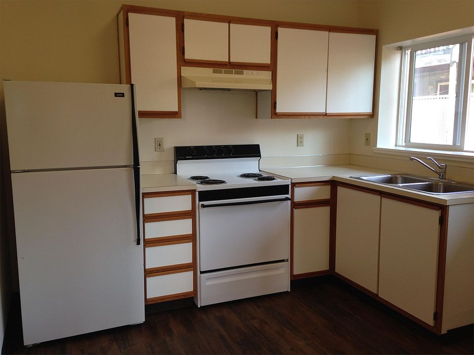 2nd image of 105 37th St APT 12