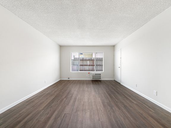 4th image of 10820 Morrison St APT 2