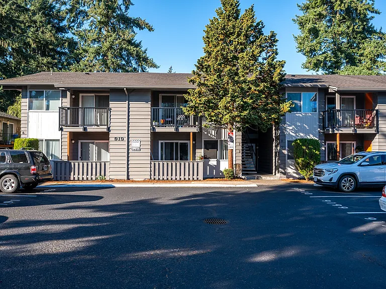Crown East Apartments — Photo 14