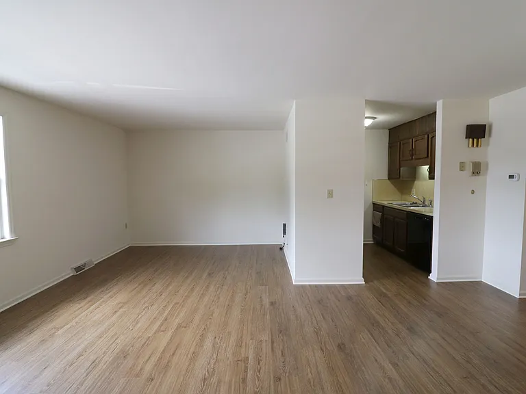 209 Colonial Dr — Photo 8