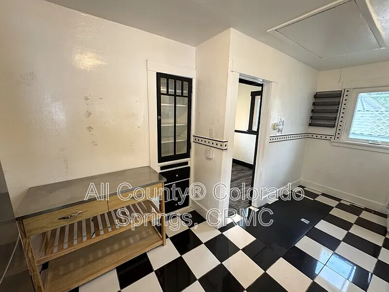 217 E Jefferson St — Photo 6