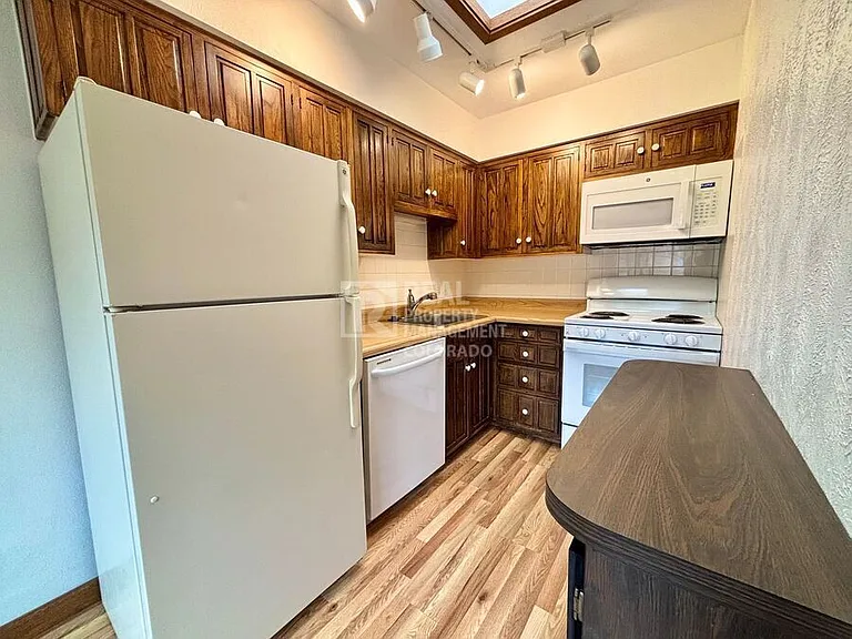 1004 S Arbutus St #1004 — Photo 5